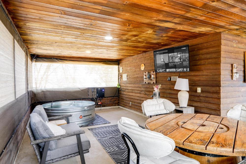 Simple Life Ranch with Hot Tub and Sauna in Keene!